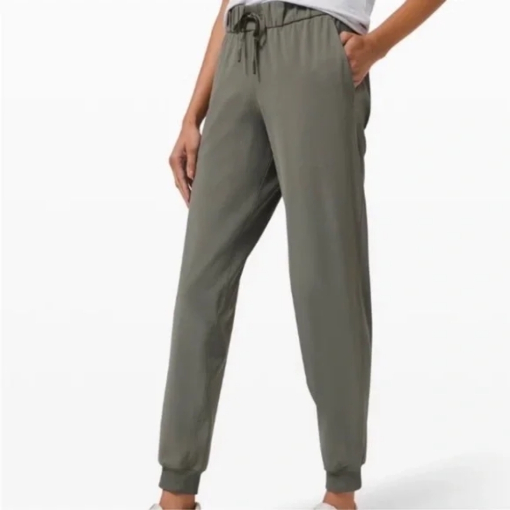 NWOT Lululemon On the Fly Jogger